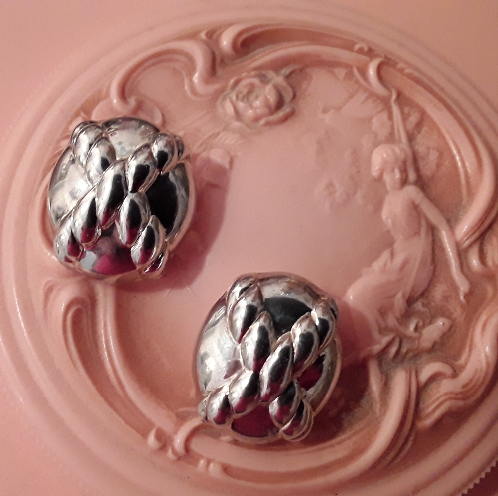 VTG 925, X DESIGN TWO DIMENSIONAL CLIP EARRINGS